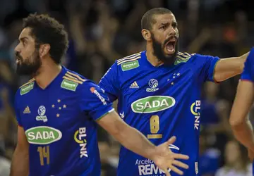 Superliga: atrás de 5º título, Wallace elogia torcida do Sada Cruzeiro