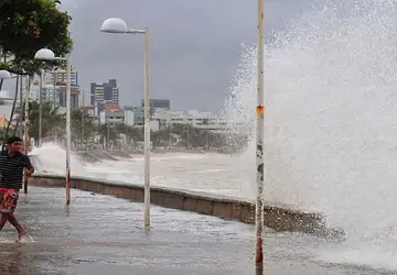 Alerta da Marinha: Paraíba e outros cinco estados podem ter ondas de até 2,5 metros até sábado