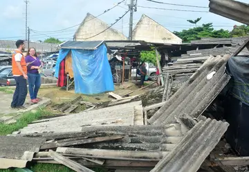 Defesa Civil interdita área do Mercado Central após desabamento de barracas