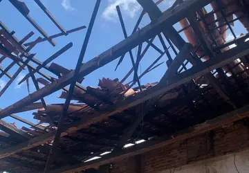 Após queda de teto, UFPB alega falta de recursos e garante que prédio da Academia do Comércio não está abandonada