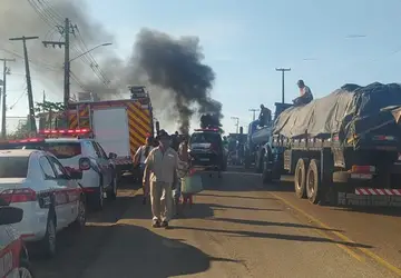 Protesto em Guarabira interdita rodovia e provoca congestionamento; DER prometeu quebra-molas