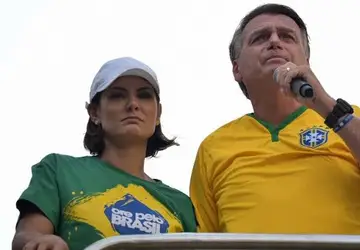 Em ato no RJ, Bolsonaro pede aplausos para Elon Musk e Michele diz que defende uma 