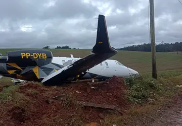 Avião da Cimed sai da pista durante pouso em aeroporto no Rio Grande do Sul