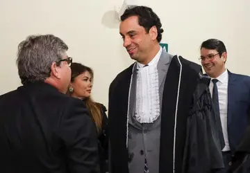 João Azevêdo prestigia posse de jurista Roberto D