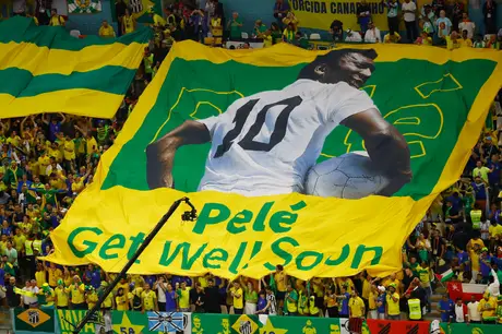 Filhas de Pelé voltam a tranquilizar fãs sobre saúde do pai: "Ele não está dizendo adeus"