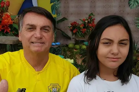 Filha caçula de Bolsonaro é retirada de colégio militar após sofrer bullying