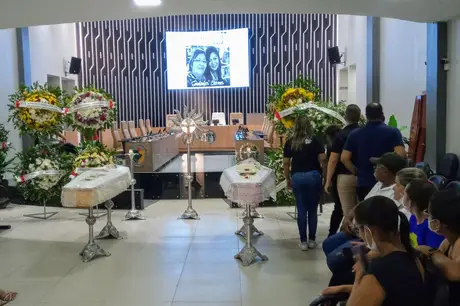 Corpos de Mariazinha e Aninha, mãe e filha, estão sendo velados na Câmara