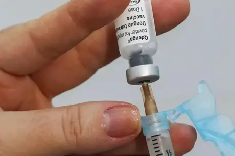 Pesquisa vacina adultos em região com forte histórico de dengue no Rio